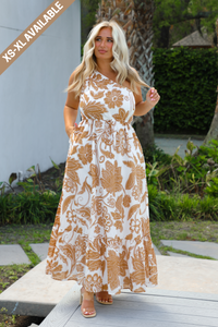 I'm Yours Maxi Dress: Tan/White