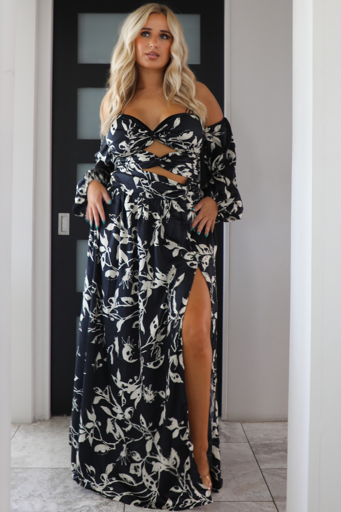 Be Our Guest Maxi Dress: Black/White