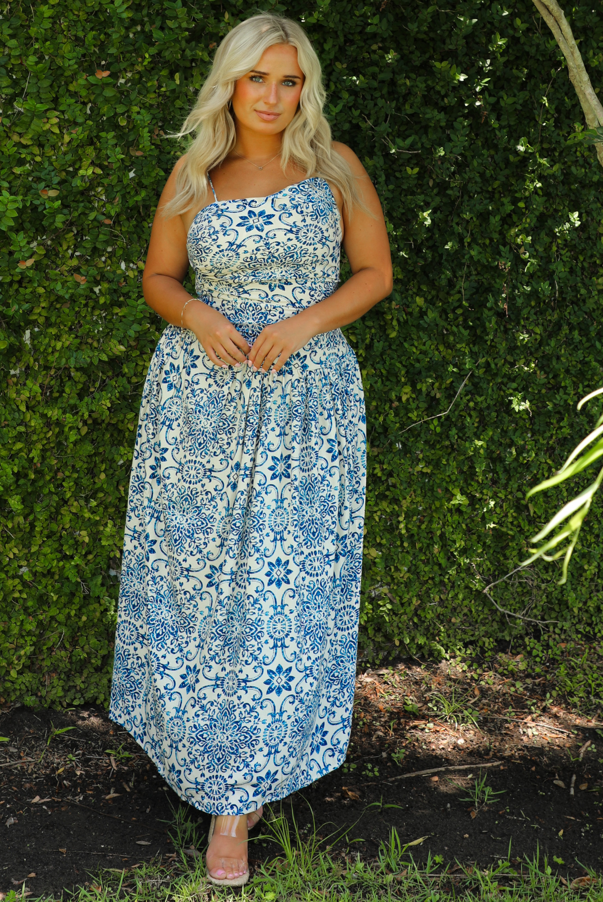 Walking Back To You Maxi Dress: Ivory/Navy