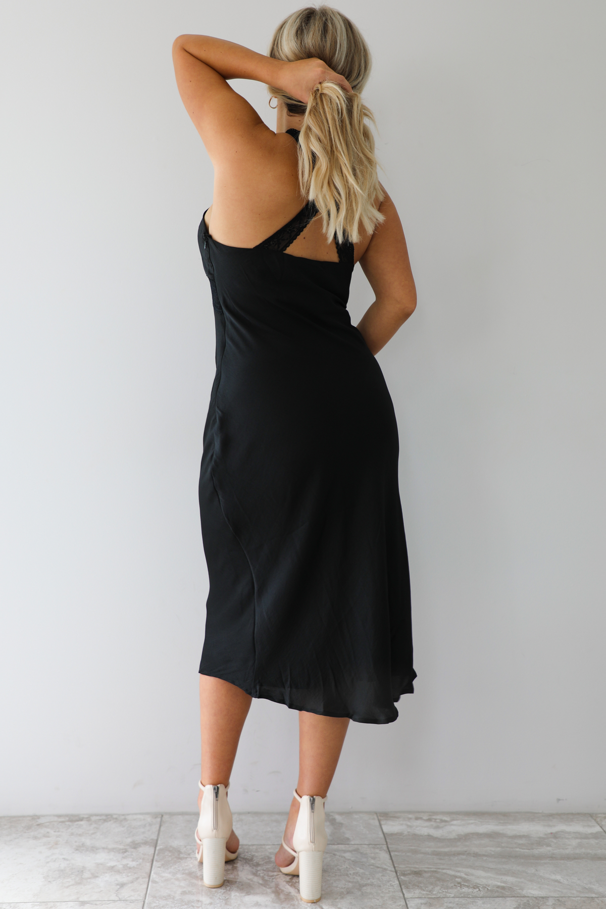 The Keeli Midi Dress: Black