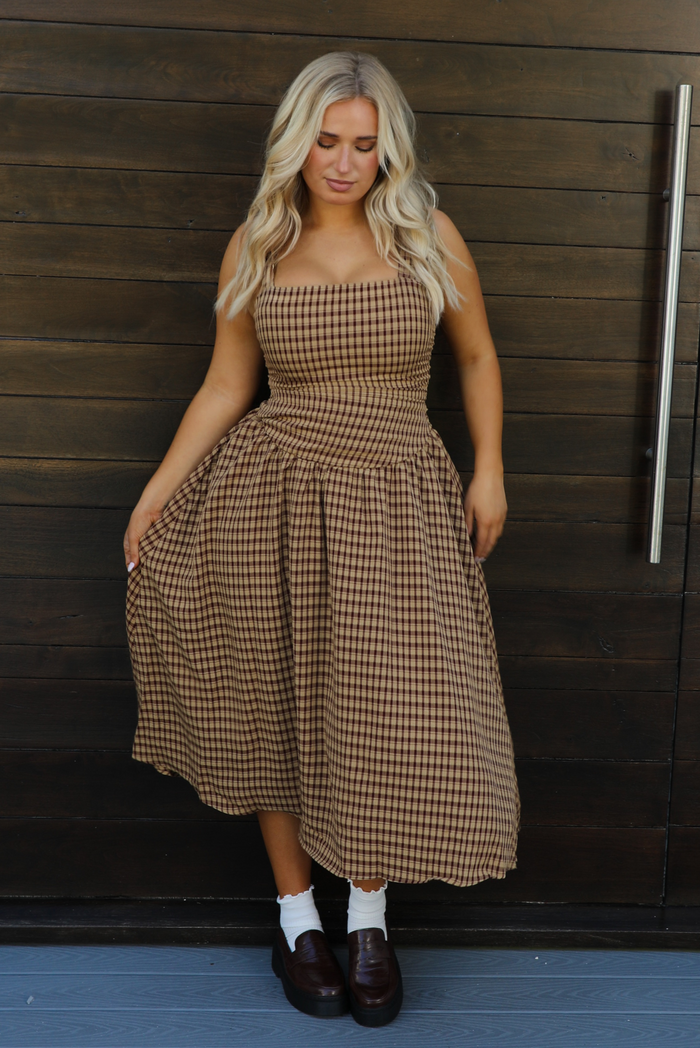 Walking Along Midi Dress: Tan/Brown