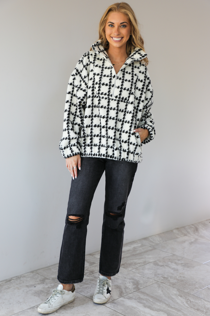 Keep On Wishing Houndstooth Pullover: Black/White