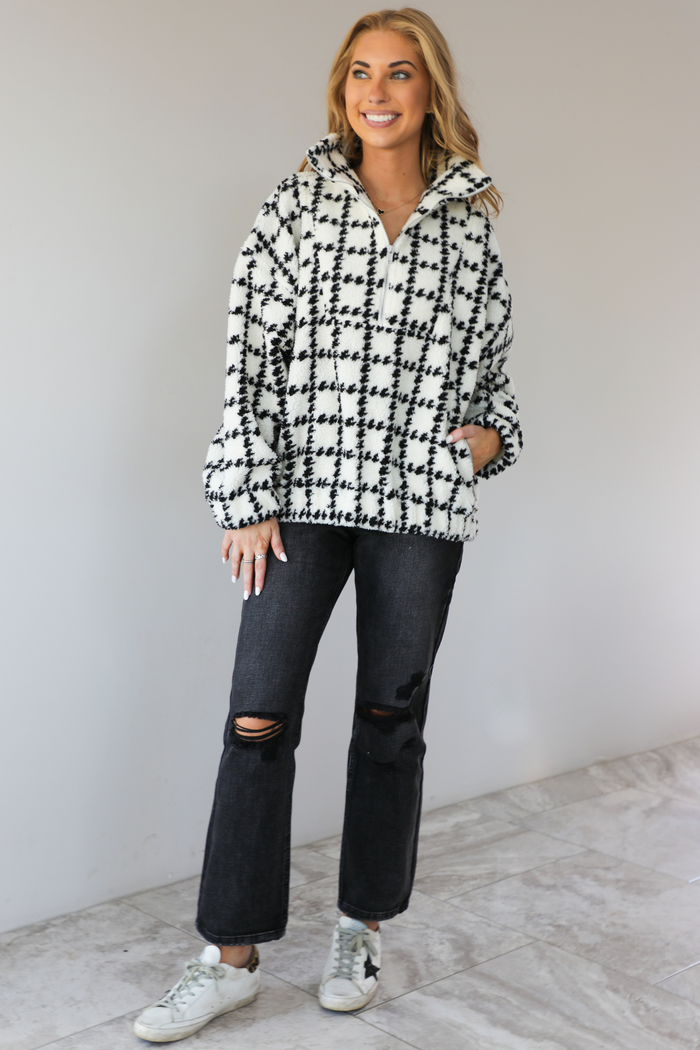 Keep On Wishing Houndstooth Pullover: Black/White