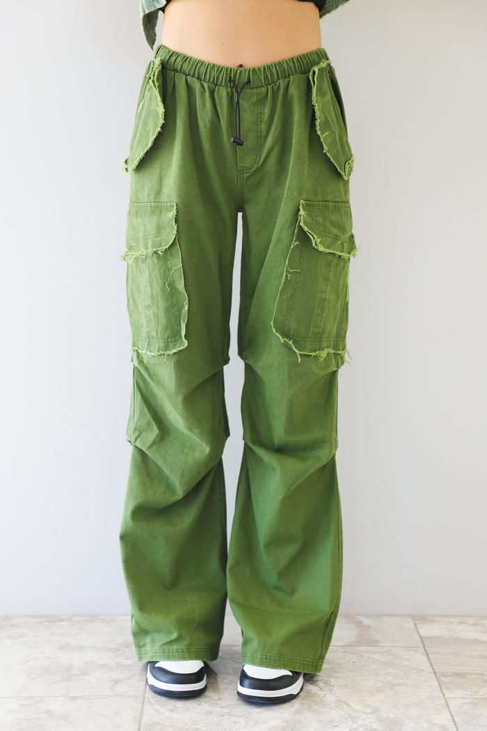 In New York Cargo Pants: Green
