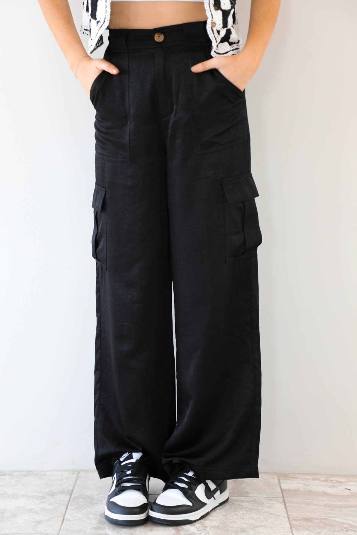 Follow Me Back Cargo Pants: Black