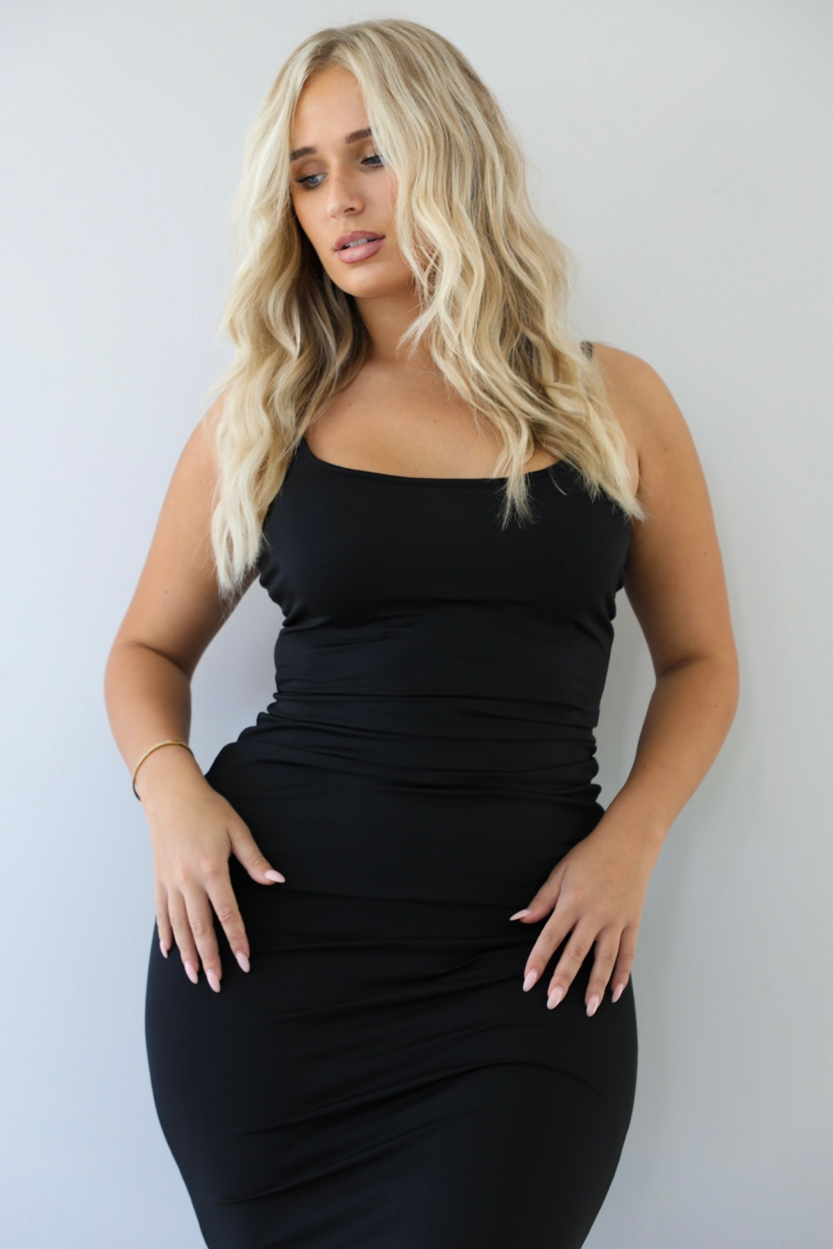 Outta My Mind Midi Dress: Black