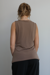 Knot Detail Tank: Brown