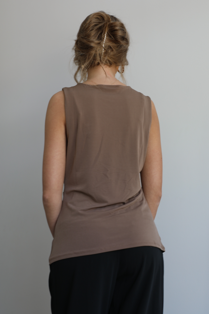Knot Detail Tank: Brown