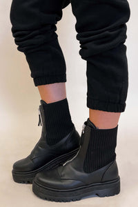 Call On Me Boots: Black