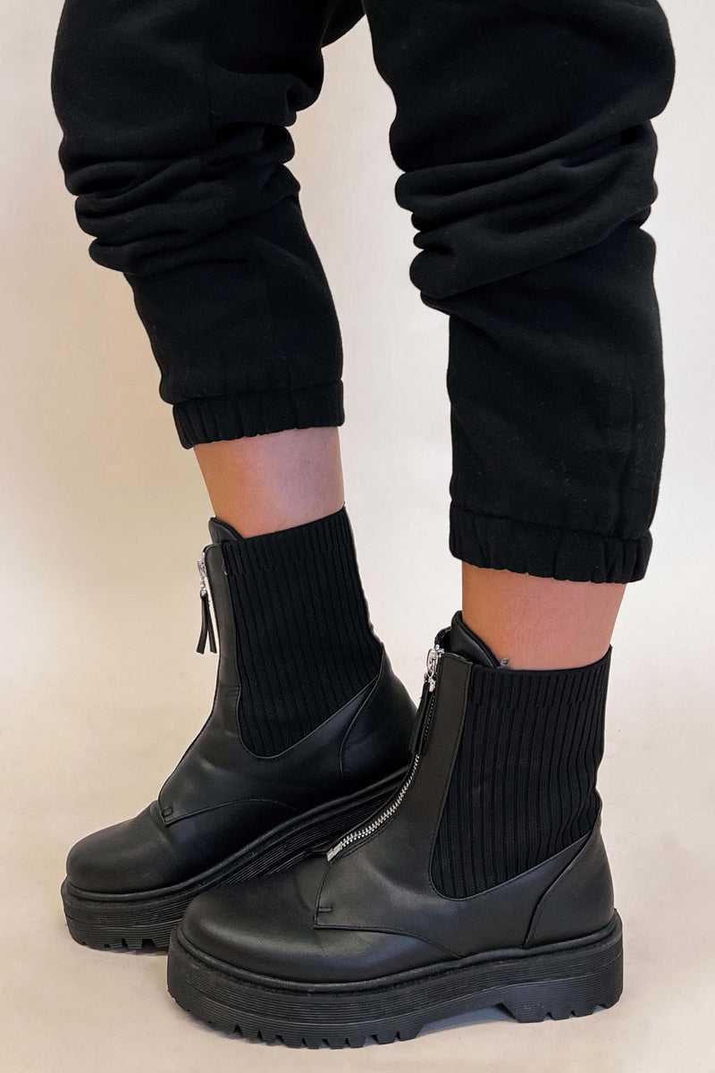 Call On Me Boots: Black